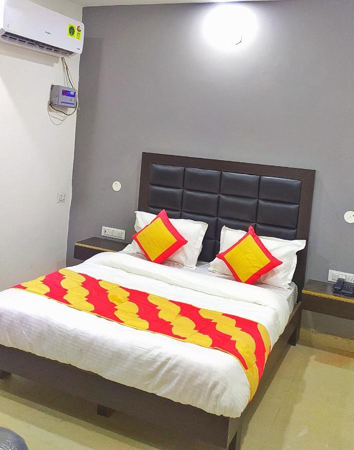 Hotel Red Snapper Couple Friendly At West Delhi ニューデリー エクステリア 写真