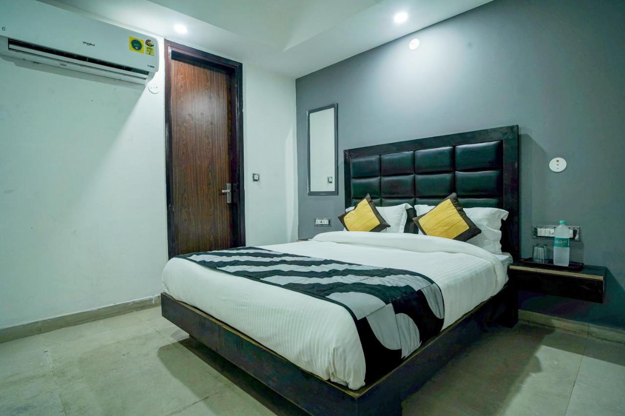 Hotel Red Snapper Couple Friendly At West Delhi ニューデリー エクステリア 写真