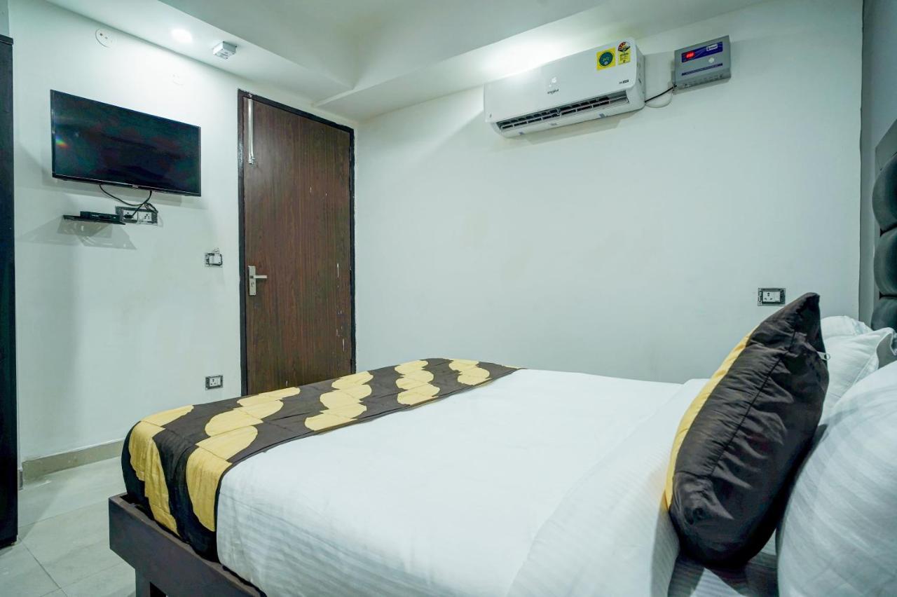 Hotel Red Snapper Couple Friendly At West Delhi ニューデリー エクステリア 写真