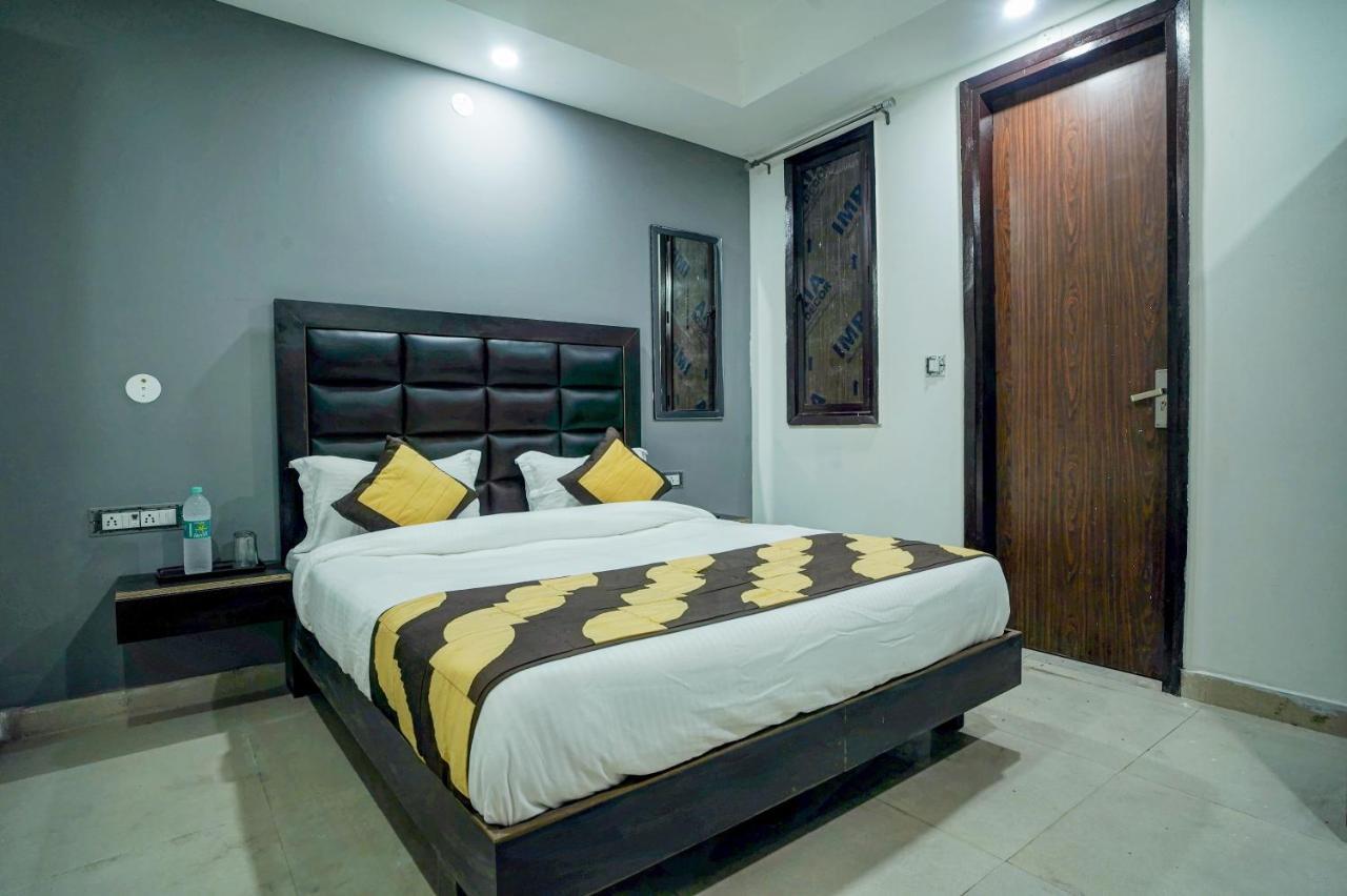 Hotel Red Snapper Couple Friendly At West Delhi ニューデリー エクステリア 写真
