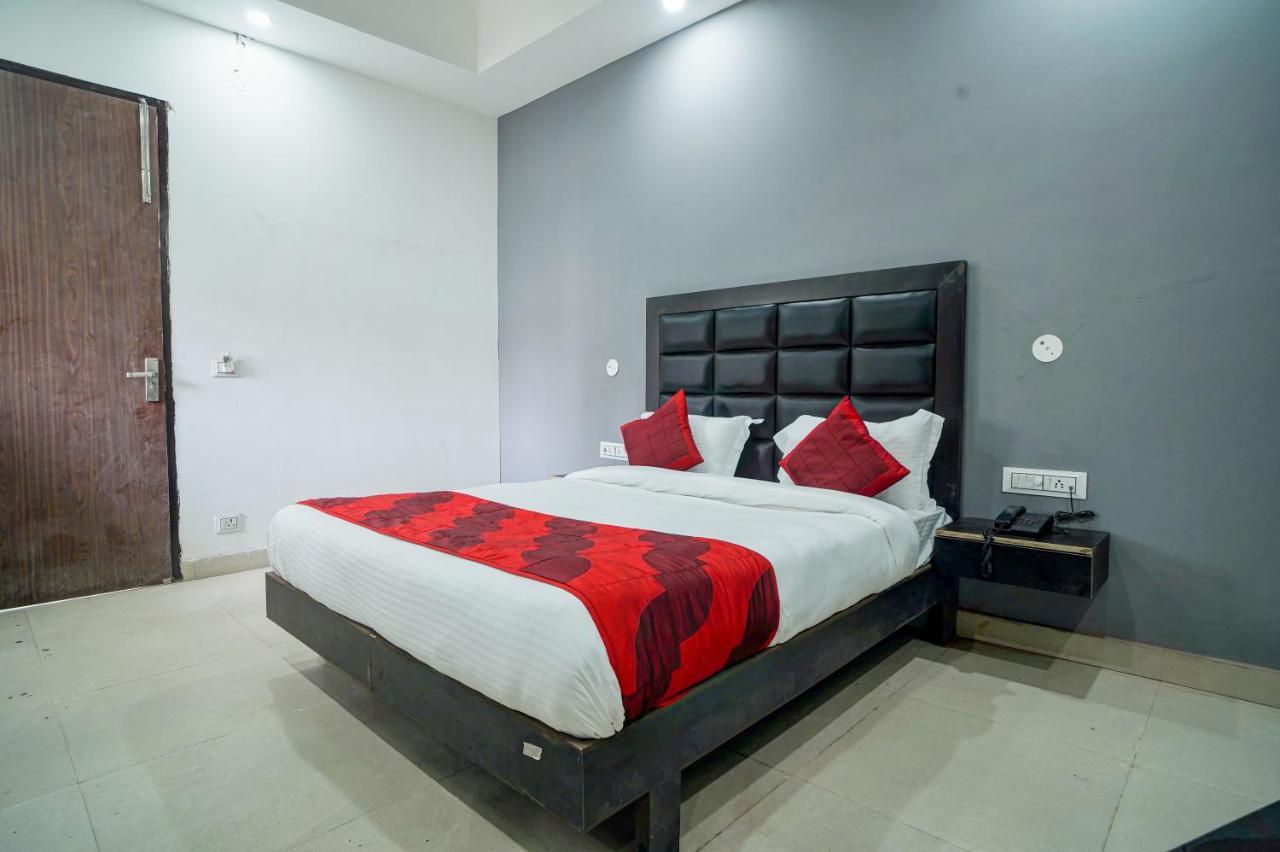 Hotel Red Snapper Couple Friendly At West Delhi ニューデリー エクステリア 写真