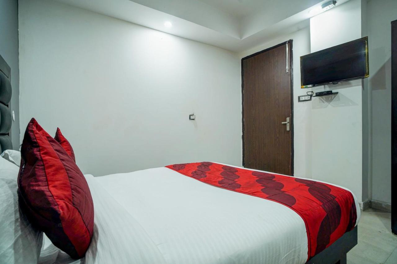 Hotel Red Snapper Couple Friendly At West Delhi ニューデリー エクステリア 写真