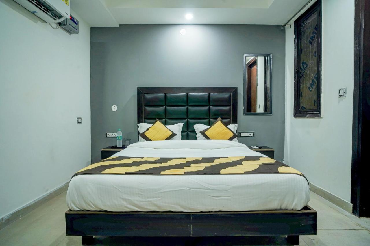 Hotel Red Snapper Couple Friendly At West Delhi ニューデリー エクステリア 写真