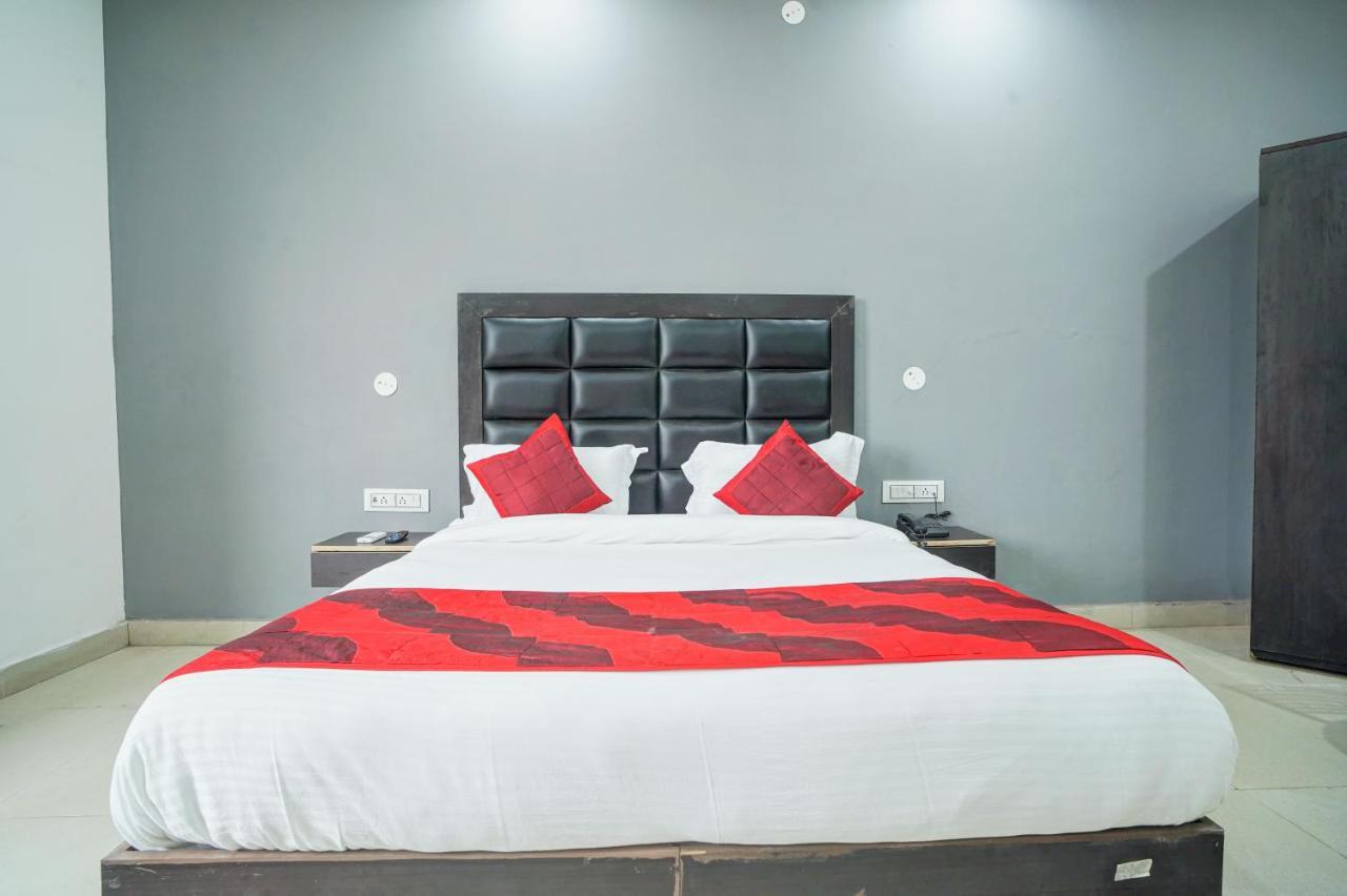 Hotel Red Snapper Couple Friendly At West Delhi ニューデリー エクステリア 写真
