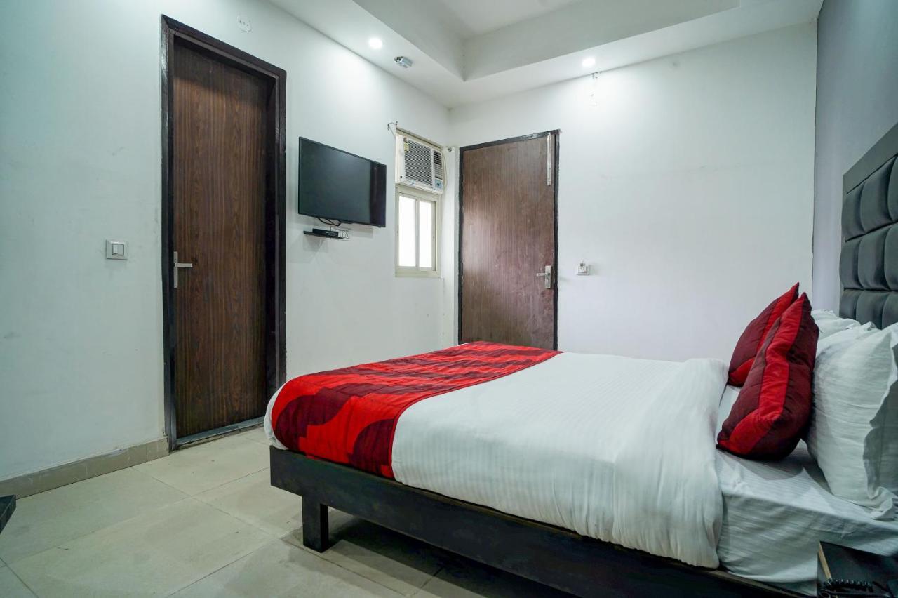 Hotel Red Snapper Couple Friendly At West Delhi ニューデリー エクステリア 写真