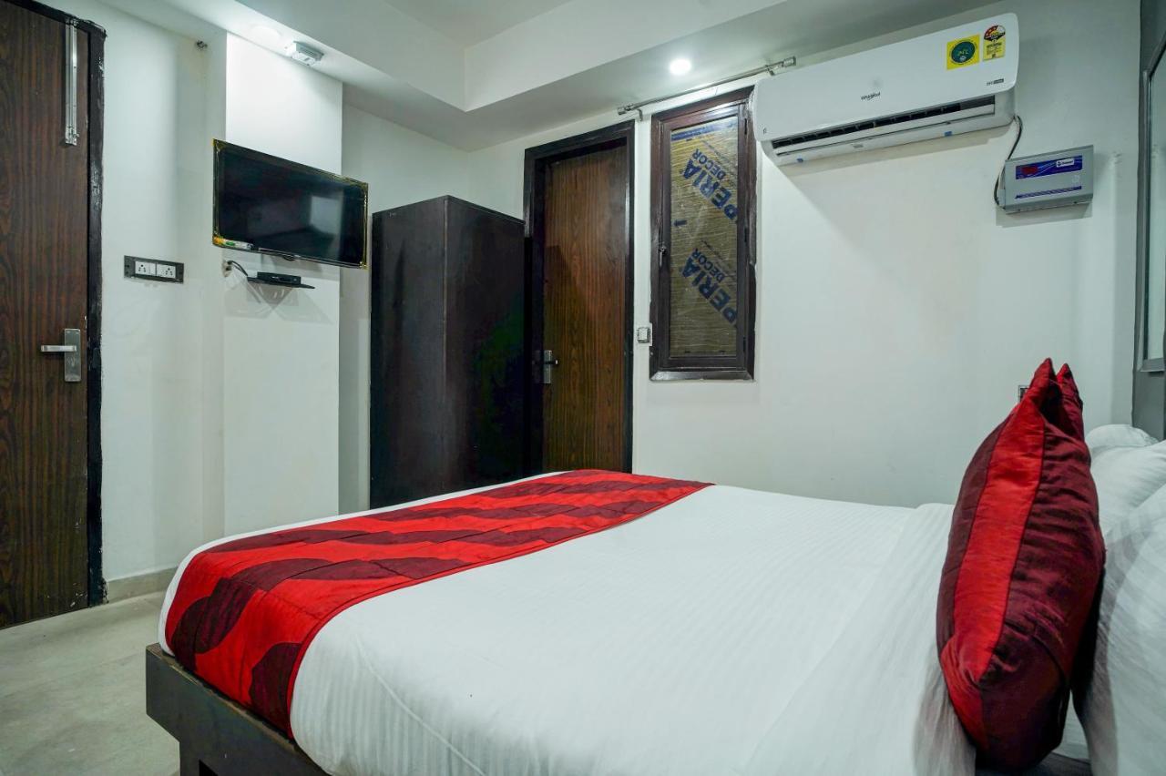 Hotel Red Snapper Couple Friendly At West Delhi ニューデリー エクステリア 写真
