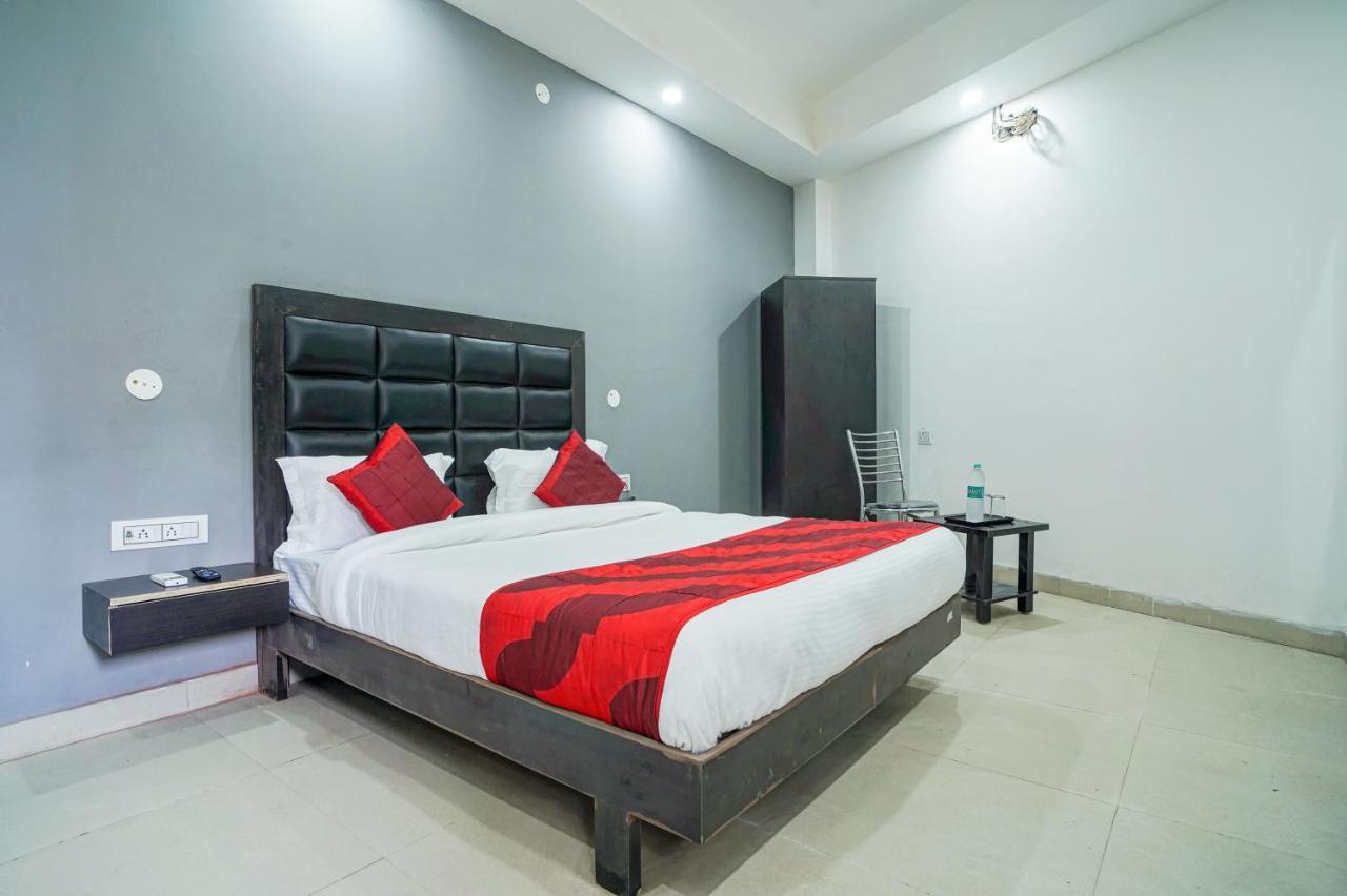 Hotel Red Snapper Couple Friendly At West Delhi ニューデリー エクステリア 写真