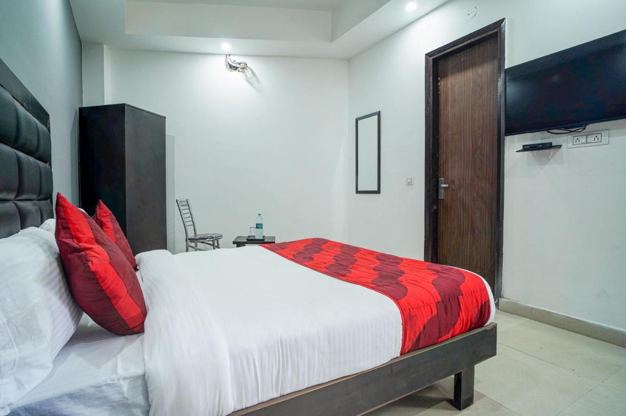 Hotel Red Snapper Couple Friendly At West Delhi ニューデリー エクステリア 写真