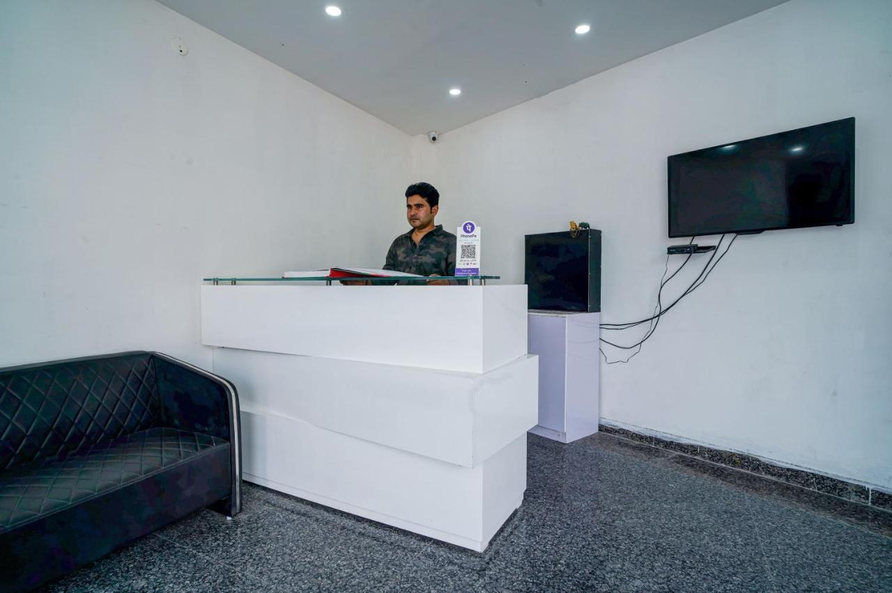 Hotel Red Snapper Couple Friendly At West Delhi ニューデリー エクステリア 写真